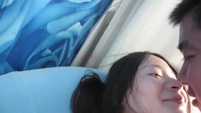 喜欢搞别人老婆的伟哥和两个人妻还说看完就删